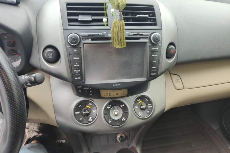 Used Toyota RAV4 2012 Luxurious Edition 2.0L Automatic All-Wheel Drive Audio And AC Panel