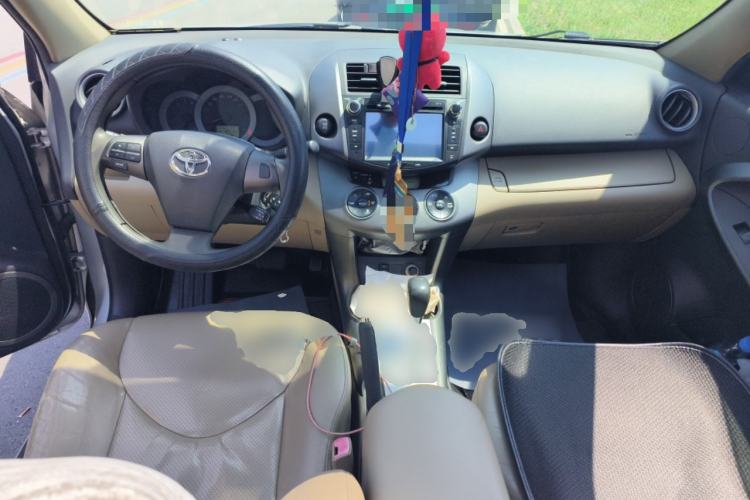 Used Toyota RAV4 2012 Luxurious 2.4L Automatic 4x4 with Stylish Features Center Console