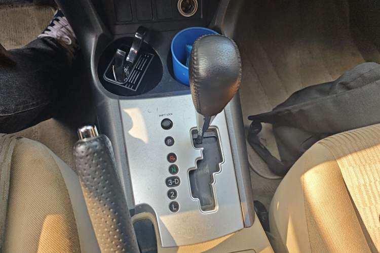 Used Toyota RAV4 2012 Luxurious Edition 2.0L Automatic All-Wheel Drive Gear Lever