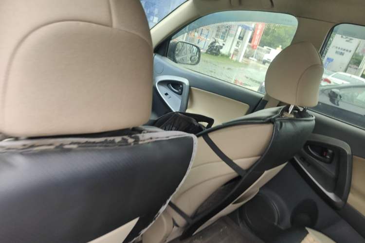 Used Toyota RAV4 2012 Luxurious Edition 2.0L Automatic All-Wheel Drive Headliner