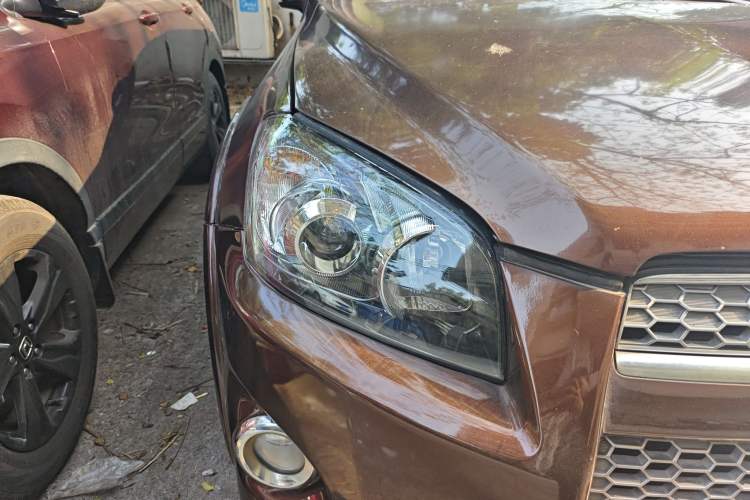 Used Toyota RAV4 2012 Luxurious Edition 2.0L Automatic All-Wheel Drive Right Front Headlight