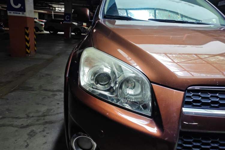 Used Toyota RAV4 2012 Luxurious Edition 2.0L Automatic All-Wheel Drive Right Front Headlight
