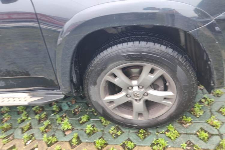 Used Toyota RAV4 2012 Luxurious Edition 2.0L Automatic All-Wheel Drive Right Front Wheel Hub