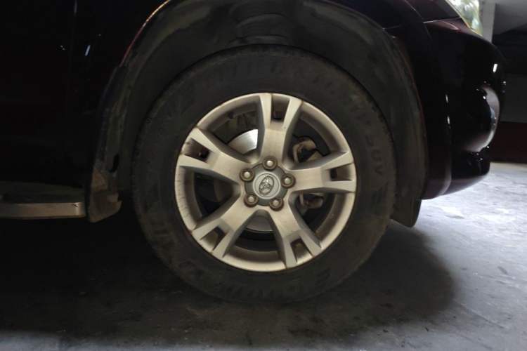 Used Toyota RAV4 2012 Luxurious Edition 2.0L Automatic All-Wheel Drive Right Front Wheel Hub