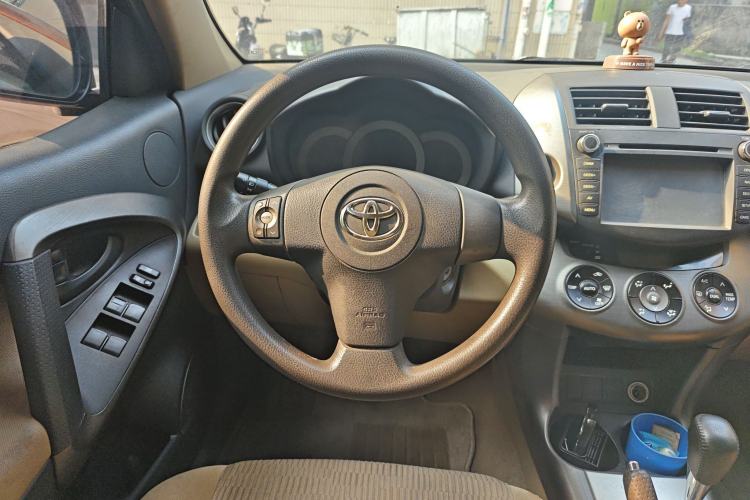 Used Toyota RAV4 2012 Luxurious Edition 2.0L Automatic All-Wheel Drive Steering Wheel