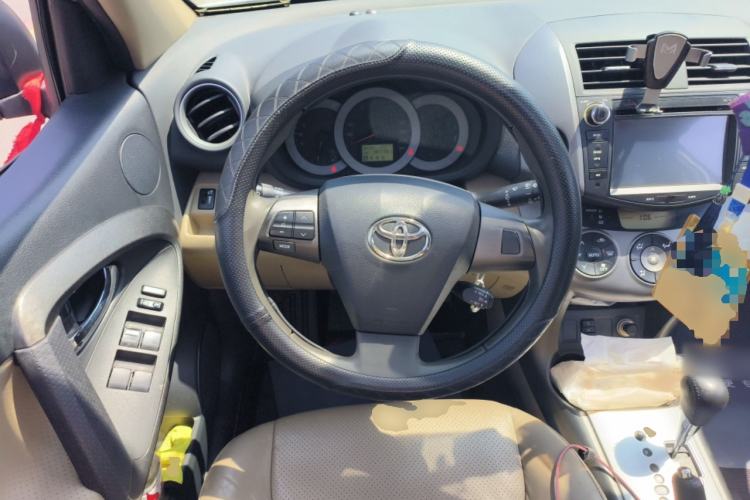 Used Toyota RAV4 2012 Luxurious 2.4L Automatic 4x4 with Stylish Features Steering Wheel