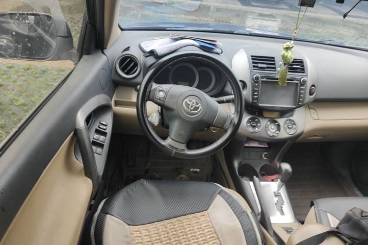 Used Toyota RAV4 2012 Luxurious Edition 2.0L Automatic All-Wheel Drive Steering Wheel