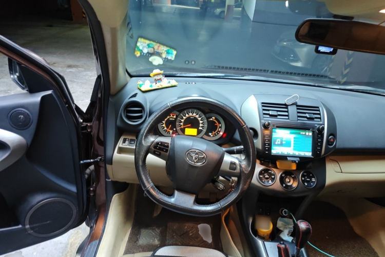 Used Toyota RAV4 2012 Luxurious Edition 2.0L Automatic All-Wheel Drive Steering Wheel