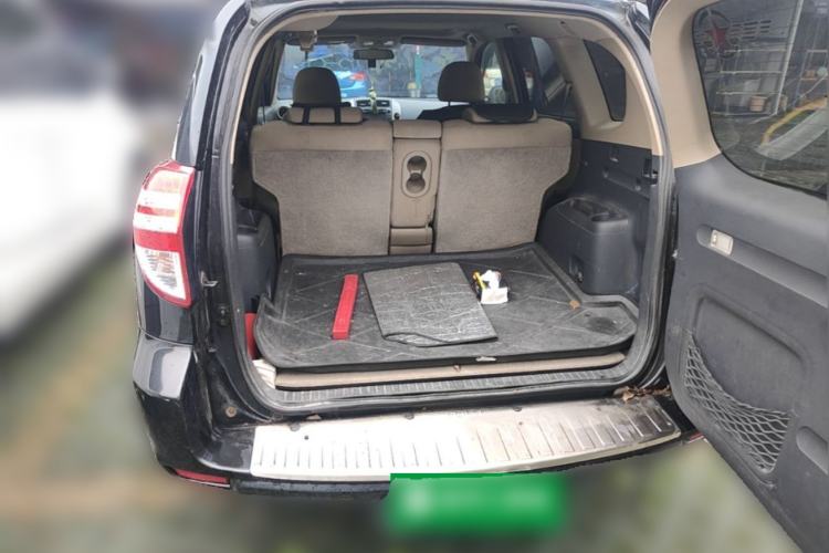 Used Toyota RAV4 2012 Luxurious Edition 2.0L Automatic All-Wheel Drive Trunk