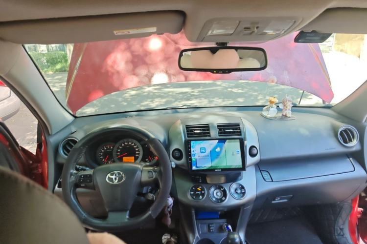 Used Toyota RAV4 2012 Luxurious 2.4L Automatic 4x4 with Stylish Features Center Console
