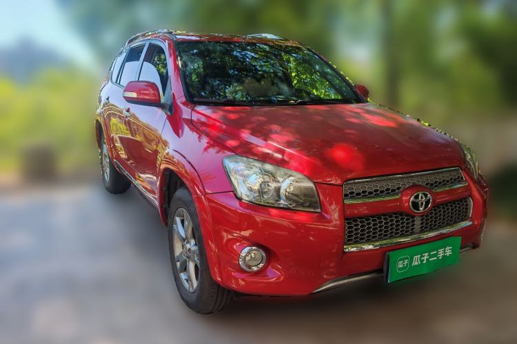 Used Toyota RAV4 2012 Luxurious 2.4L Automatic 4x4 with Stylish Features Front Right 45 Deg