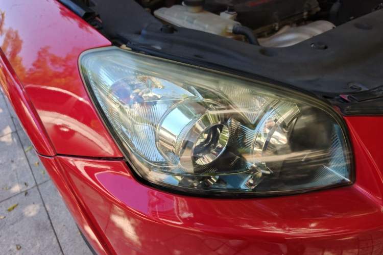 Used Toyota RAV4 2012 Luxurious 2.4L Automatic 4x4 with Stylish Features Right Front Headlight