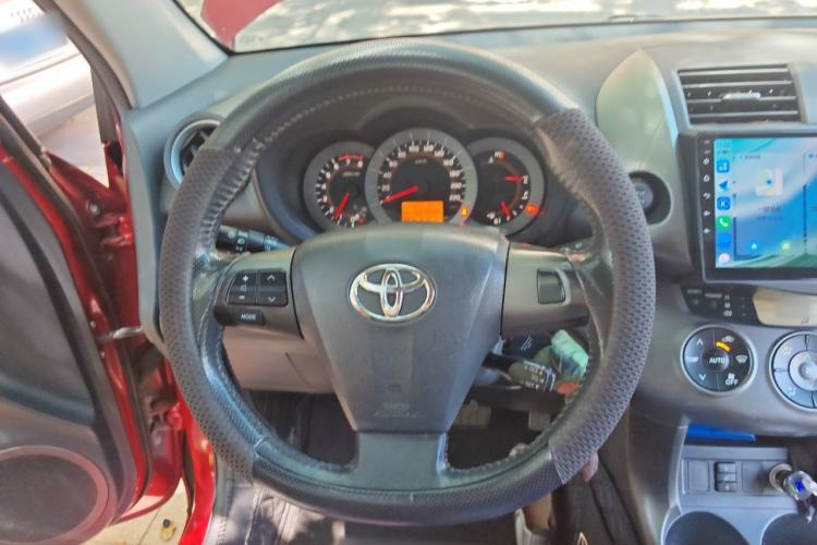Used Toyota RAV4 2012 Luxurious 2.4L Automatic 4x4 with Stylish Features Steering Wheel