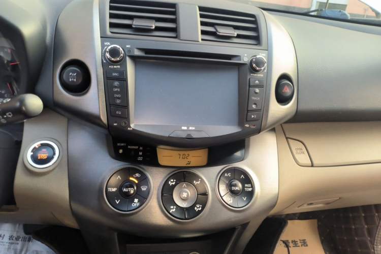 Used Toyota RAV4 2012 Luxurious Edition 2.0L Automatic All-Wheel Drive Audio And AC Panel