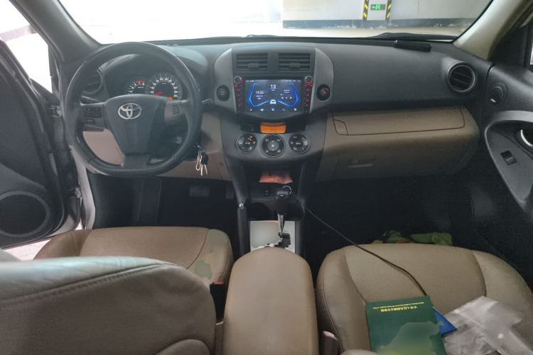 Used Toyota RAV4 2012 Luxurious 2.4L Automatic 4x4 with Stylish Features Center Console