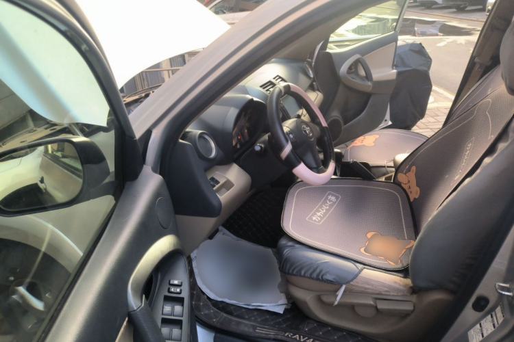 Used Toyota RAV4 2012 Luxurious Edition 2.0L Automatic All-Wheel Drive Driver Seat