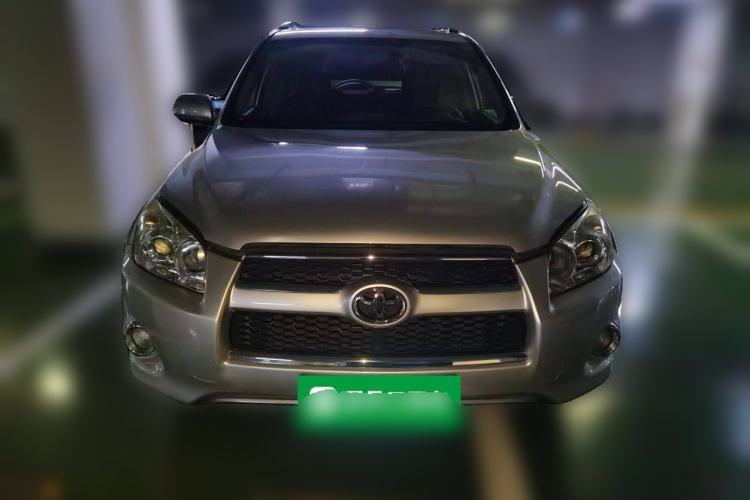 Used Toyota RAV4 2012 Luxurious 2.4L Manual 4x4 with Stylish Features Exterior 1