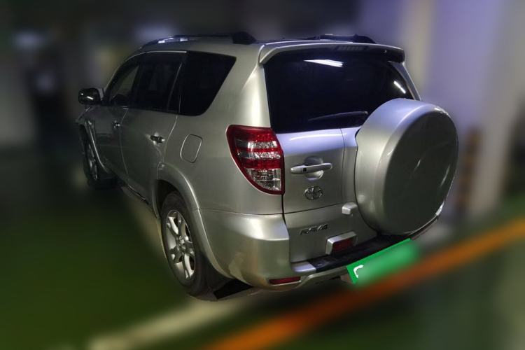 Used Toyota RAV4 2012 Luxurious 2.4L Manual 4x4 with Stylish Features Exterior 3