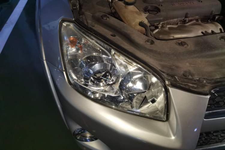 Used Toyota RAV4 2012 Luxurious 2.4L Manual 4x4 with Stylish Features Exterior 6