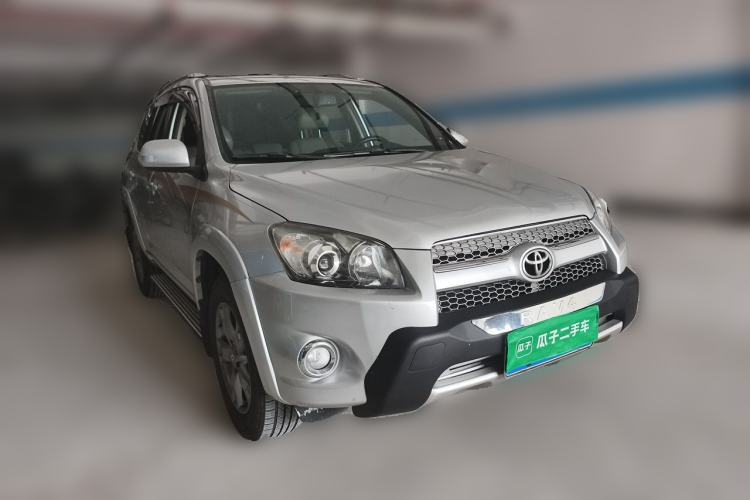 Used Toyota RAV4 2012 Luxurious 2.4L Automatic 4x4 with Stylish Features Front Right 45 Deg