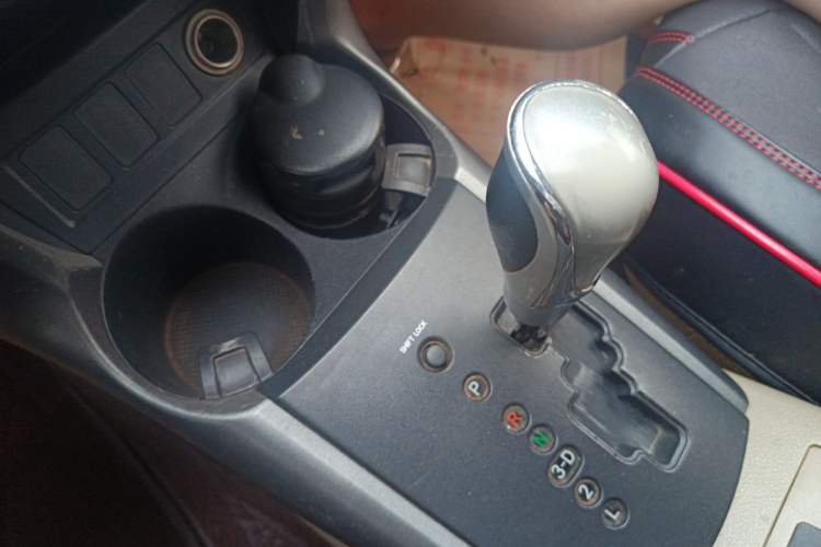 Used Toyota RAV4 2012 Luxurious Edition 2.0L Automatic All-Wheel Drive Gear Lever