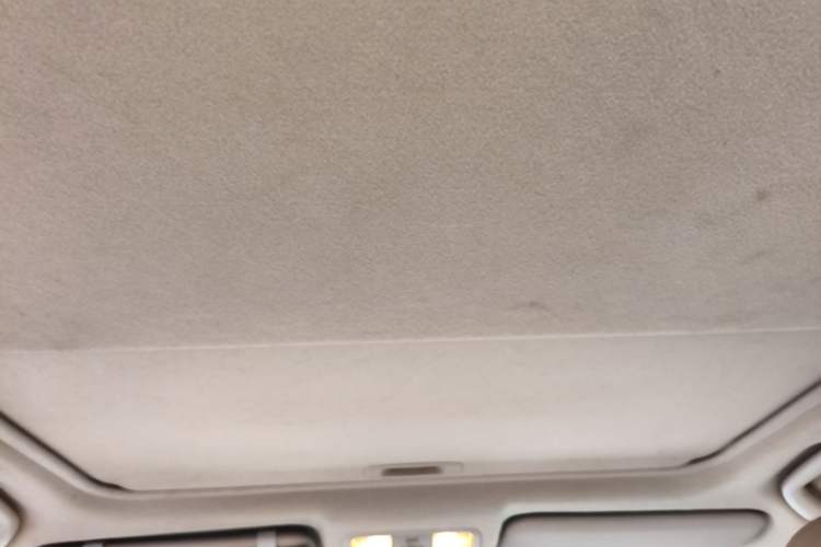 Used Toyota RAV4 2012 Luxurious 2.4L Automatic 4x4 with Stylish Features Headliner
