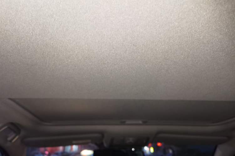 Used Toyota RAV4 2012 Luxurious 2.4L Automatic 4x4 with Stylish Features Headliner