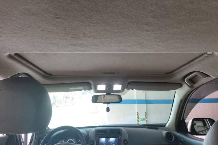 Used Toyota RAV4 2012 Luxurious 2.4L Automatic 4x4 with Stylish Features Headliner