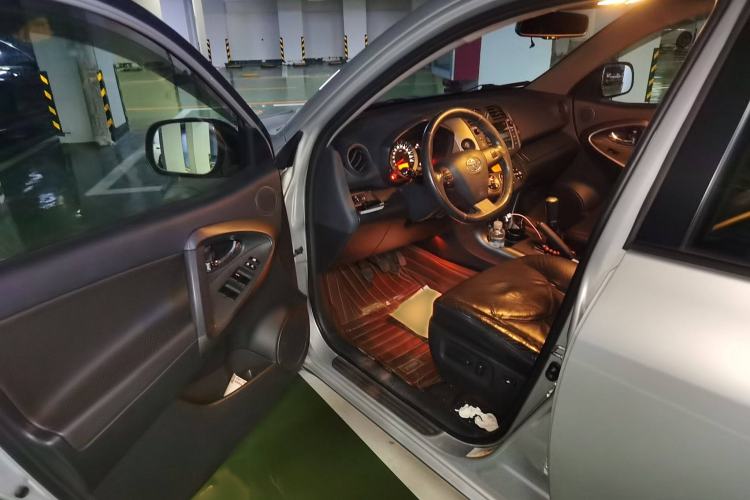 Used Toyota RAV4 2012 Luxurious 2.4L Manual 4x4 with Stylish Features Interior 3
