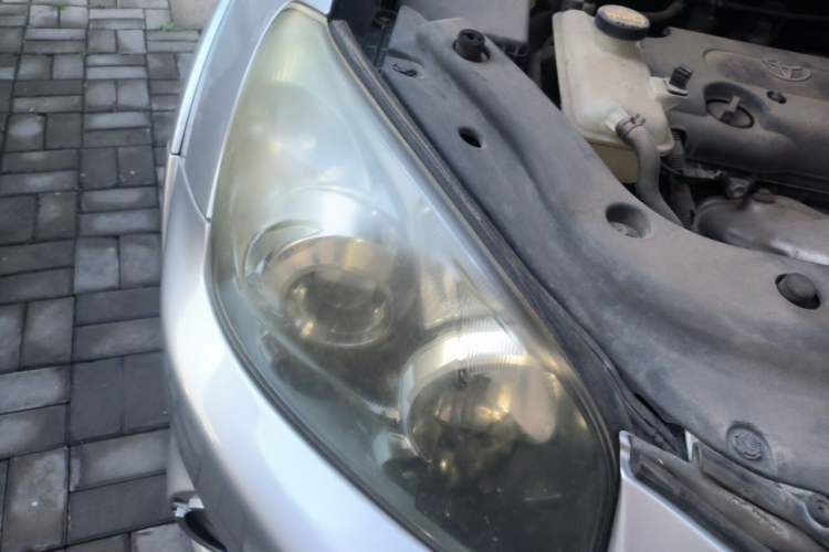 Used Toyota RAV4 2012 Luxurious Edition 2.0L Automatic All-Wheel Drive Right Front Headlight