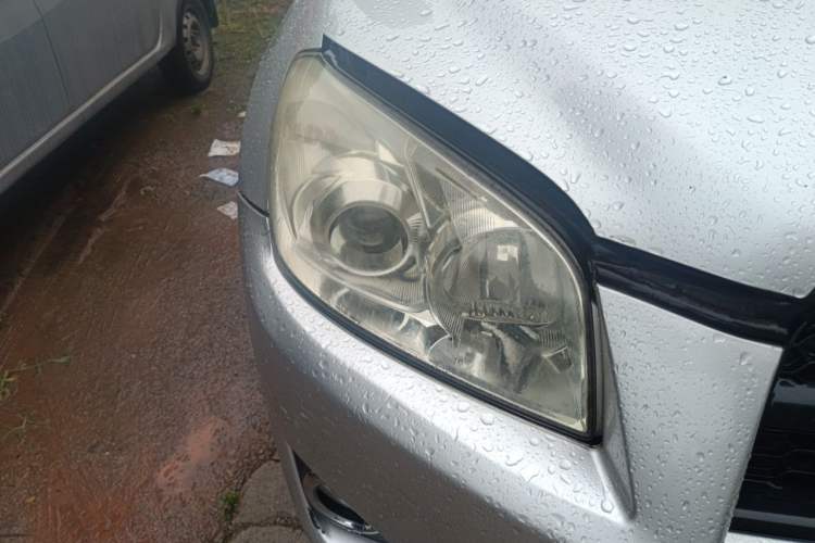 Used Toyota RAV4 2012 Luxurious Edition 2.0L Automatic All-Wheel Drive Right Front Headlight
