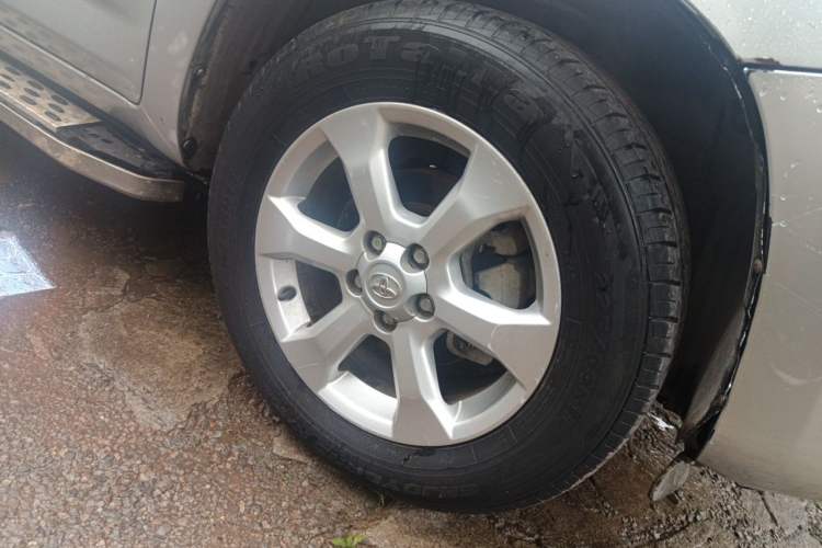 Used Toyota RAV4 2012 Luxurious Edition 2.0L Automatic All-Wheel Drive Right Front Wheel Hub