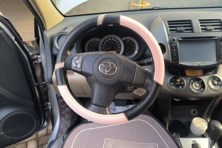 Used Toyota RAV4 2012 Luxurious Edition 2.0L Automatic All-Wheel Drive Steering Wheel