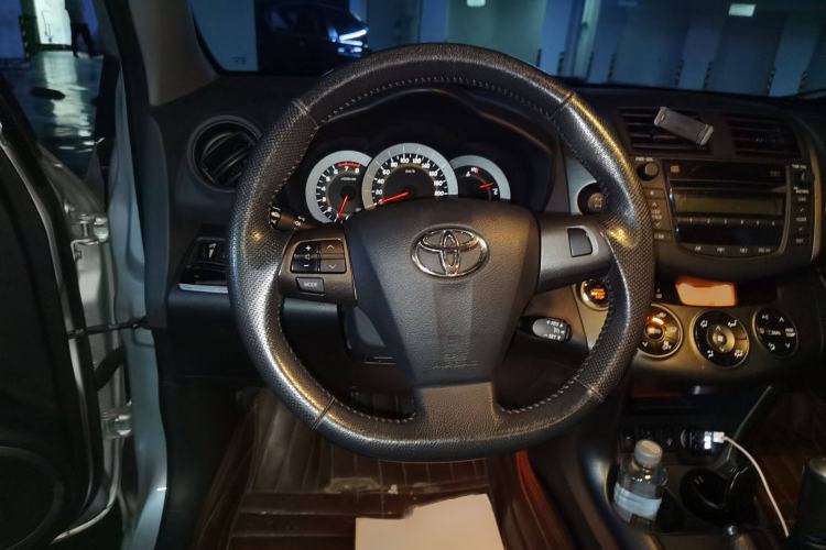 Used Toyota RAV4 2012 Luxurious 2.4L Manual 4x4 with Stylish Features Steering Wheel