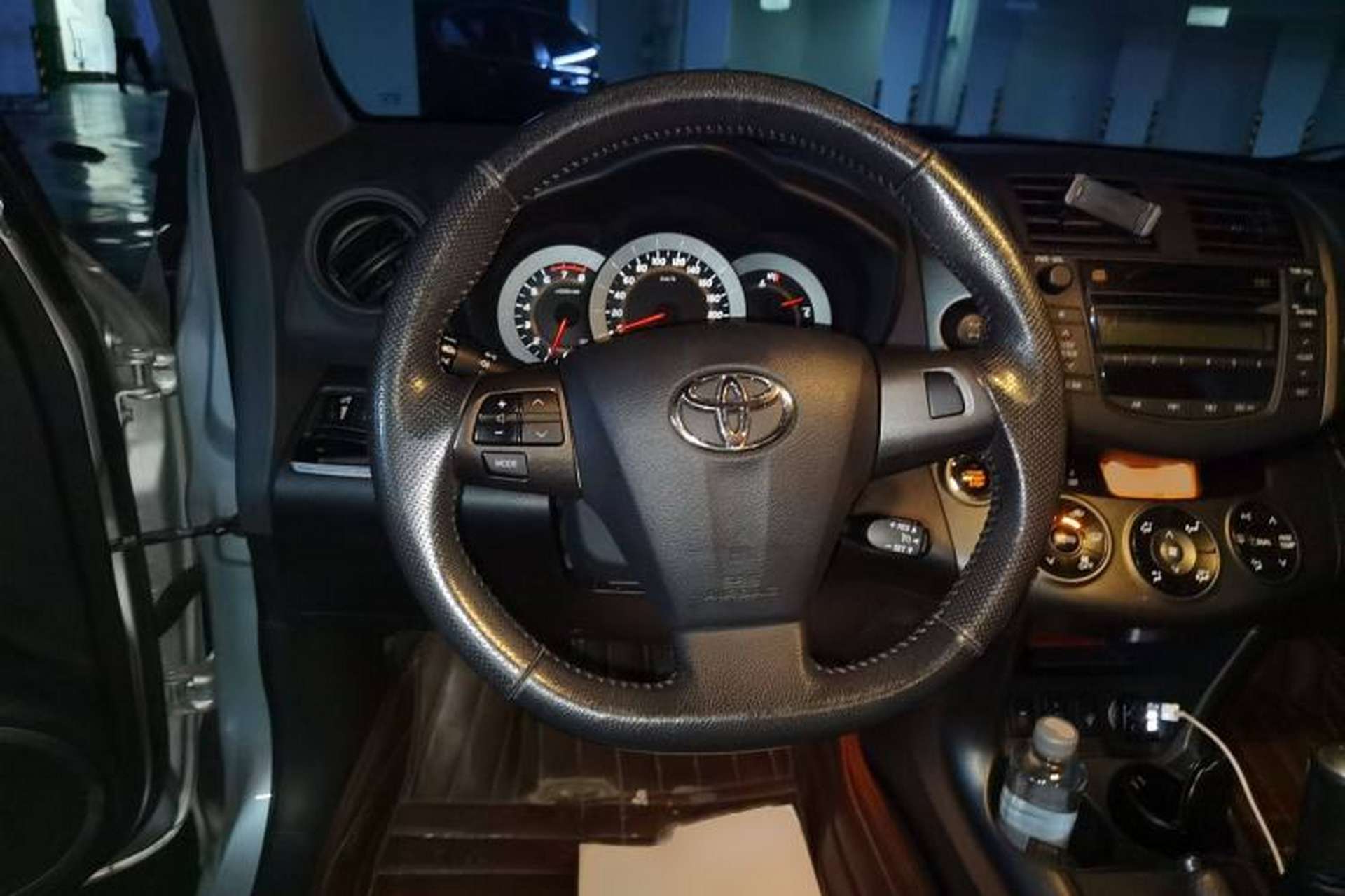 Used Toyota RAV4 2012 Luxurious 2.4L Manual 4x4 with Stylish Features Steering Wheel