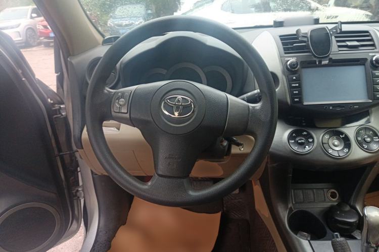 Used Toyota RAV4 2012 Luxurious Edition 2.0L Automatic All-Wheel Drive Steering Wheel