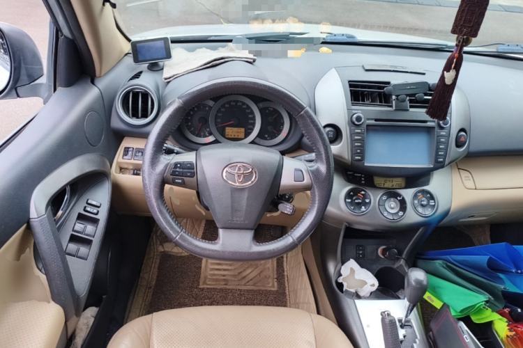 Used Toyota RAV4 2012 Luxurious 2.4L Automatic 4x4 with Stylish Features Steering Wheel