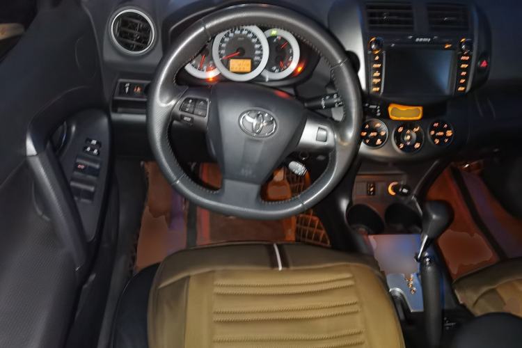 Used Toyota RAV4 2012 Luxurious 2.4L Automatic 4x4 with Stylish Features Steering Wheel
