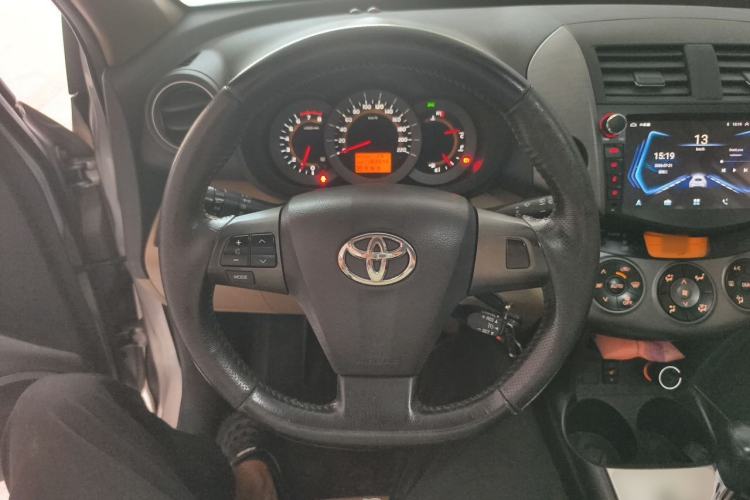 Used Toyota RAV4 2012 Luxurious 2.4L Automatic 4x4 with Stylish Features Steering Wheel