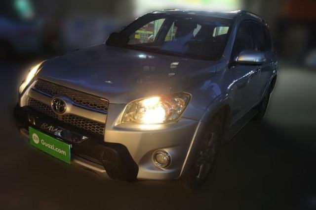 Used Toyota RAV4 2012 Luxurious 2.4L Automatic 4x4 with Stylish Features