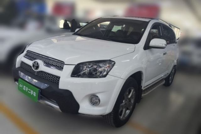 Used Toyota RAV4 2012 Luxurious 2.4L Automatic 4x4 with Stylish Features