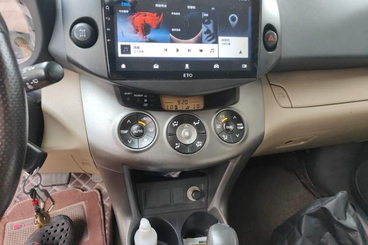 Used Toyota RAV4 2012 Luxurious Edition 2.0L Automatic All-Wheel Drive Audio And AC Panel