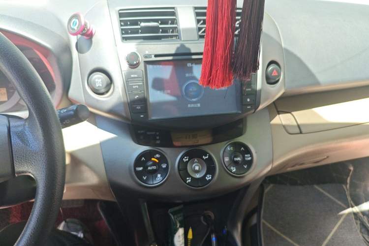 Used Toyota RAV4 2012 Luxurious Edition 2.0L Automatic All-Wheel Drive Audio And AC Panel