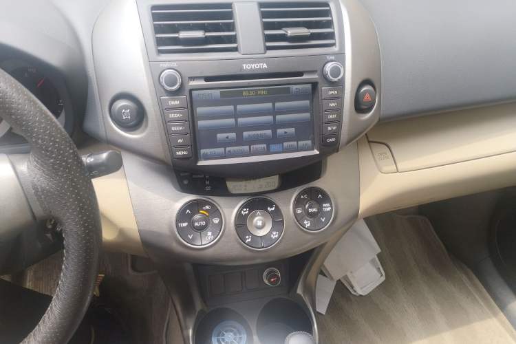 Used Toyota RAV4 2012 Luxurious Edition 2.0L Automatic All-Wheel Drive Audio And AC Panel