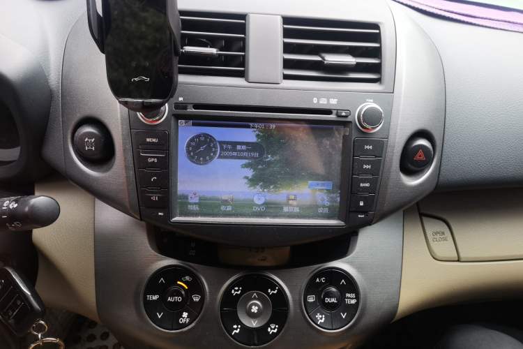 Used Toyota RAV4 2012 Luxurious Edition 2.0L Automatic All-Wheel Drive Audio And AC Panel