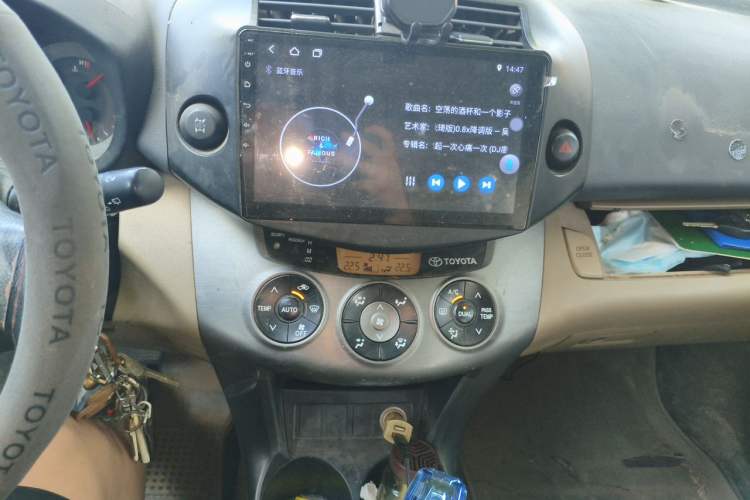 Used Toyota RAV4 2012 Luxurious Edition 2.0L Automatic All-Wheel Drive Audio And AC Panel