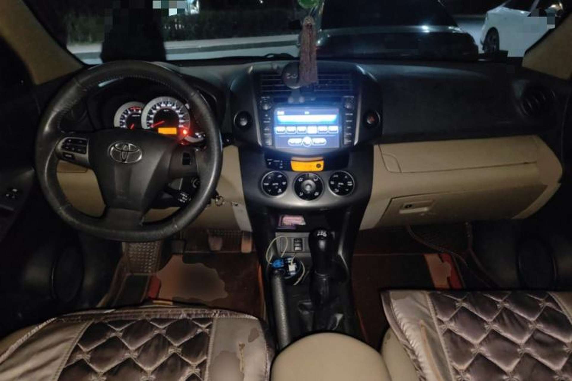 Used Toyota RAV4 2012 Luxurious 2.4L Manual 4x4 with Stylish Features Center Console