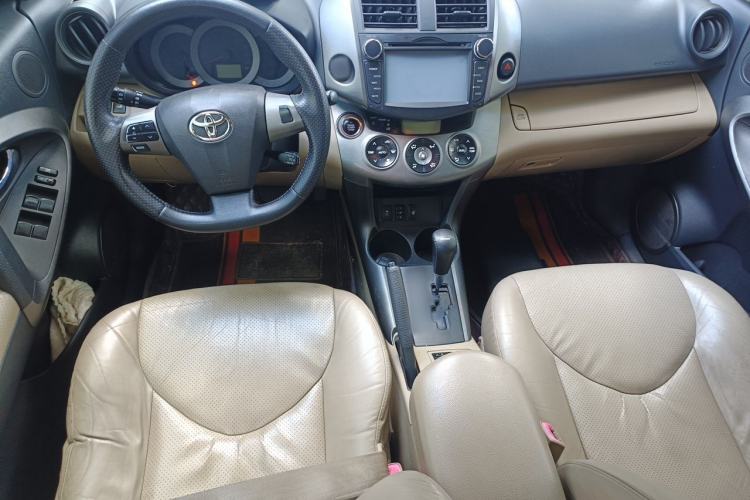 Used Toyota RAV4 2012 Luxurious 2.4L Automatic 4x4 with Stylish Features Center Console