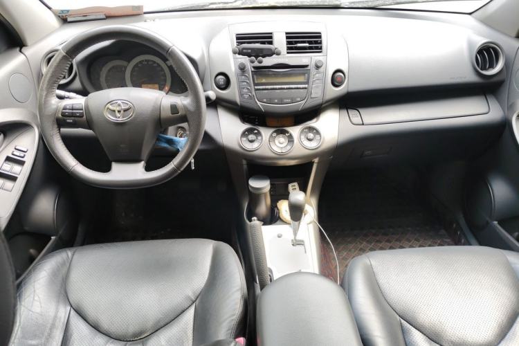 Used Toyota RAV4 2012 Luxurious 2.4L Automatic 4x4 with Stylish Features Center Console