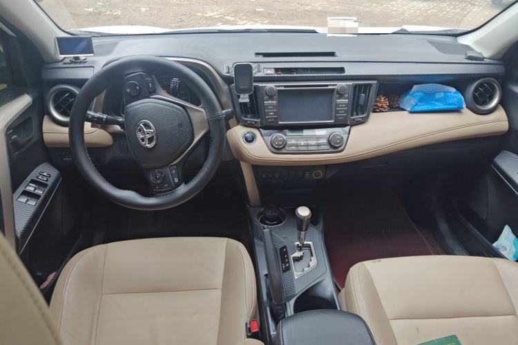 Used Toyota RAV4 2012 Luxurious 2.4L Automatic 4x4 with Stylish Features Center Console